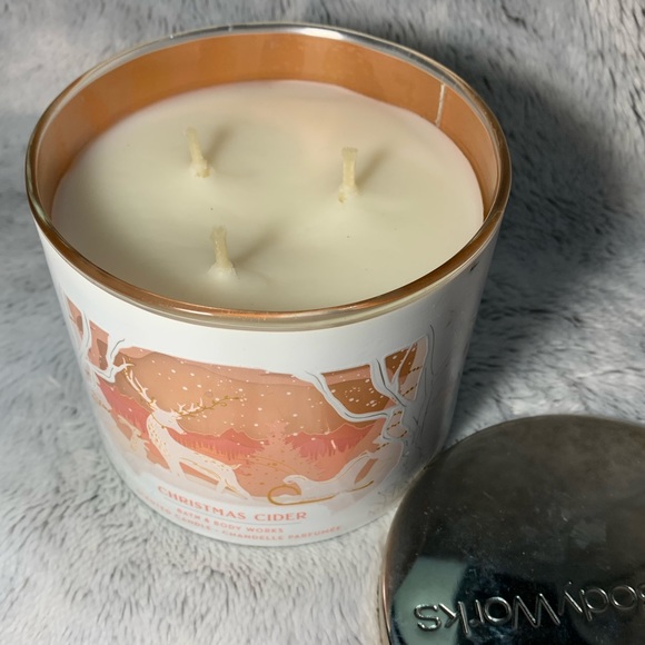 Christmas Cider 3-Wick Candle from Bath & Body Works (2020) BBW - Picture 2 of 3